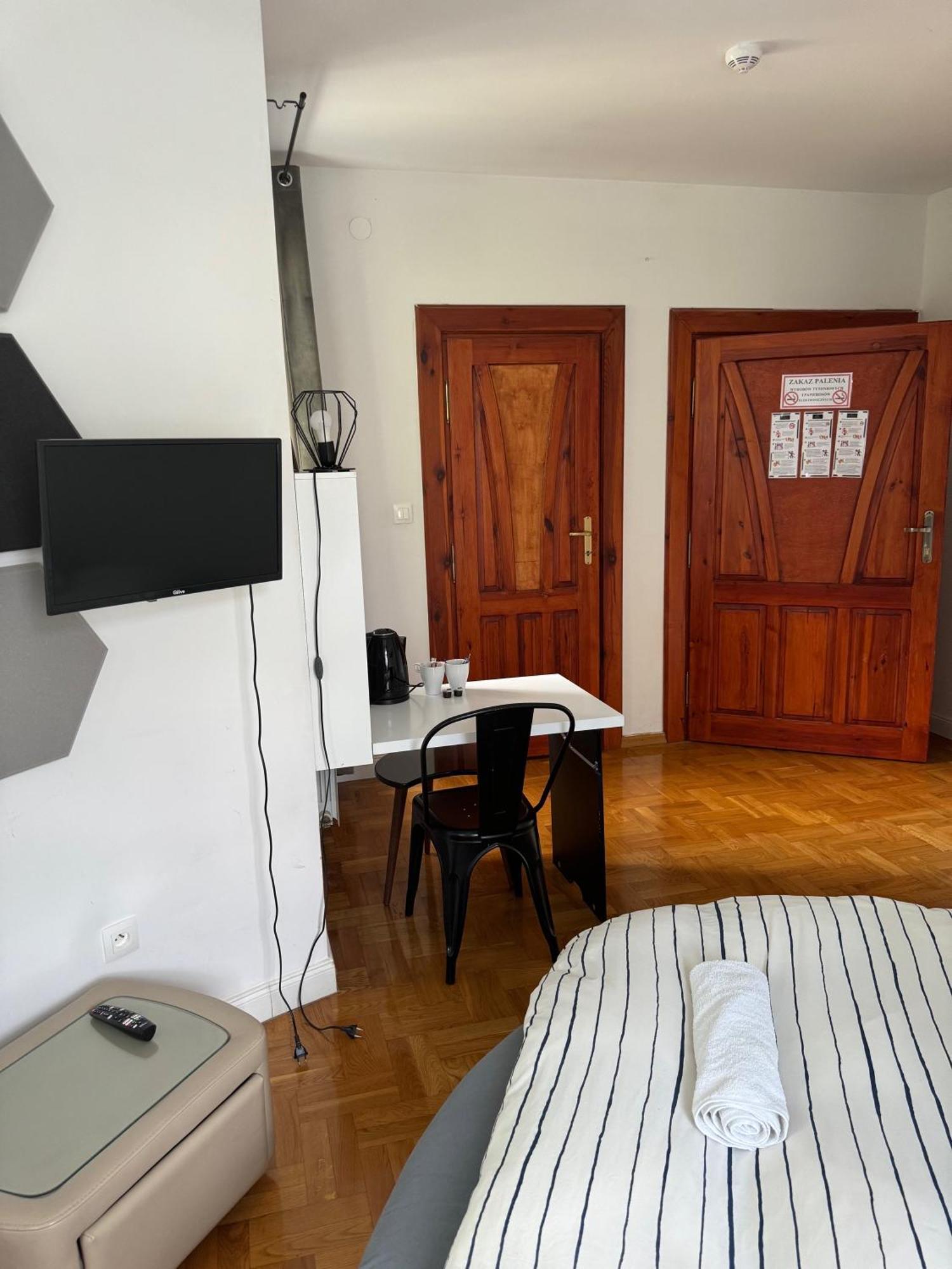 The Castle Suites & Apartment - Free Parking - (Adults Only) Cracóvia Exterior foto